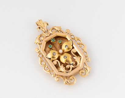 Yellow gold (750) octagonal photo pendant...