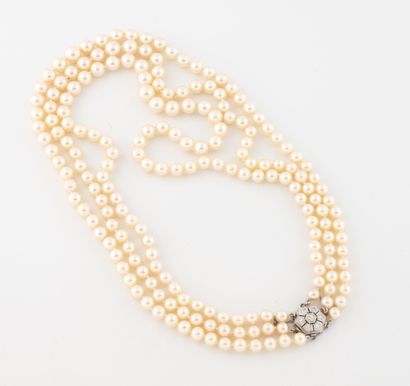 Necklace with three strands of falling white...