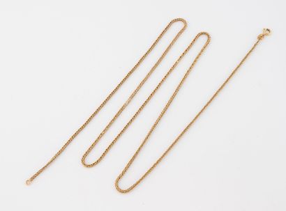 Yellow gold (750) square palm chain.
Weight:...