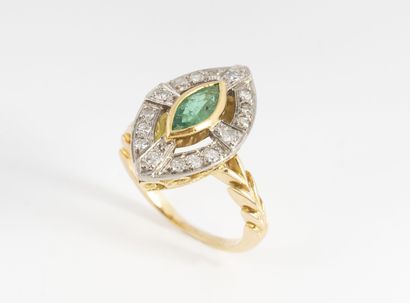 Bague marquise en ors (750) jaune et gris...