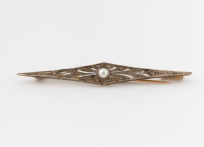 Small openwork diamond-shaped brooch in yellow...