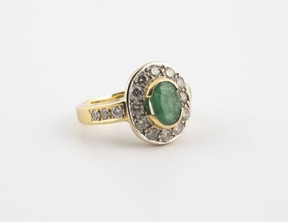 Yellow gold (750) daisy ring centered on...