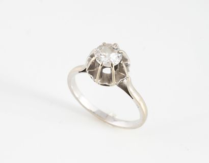 Solitaire ring in white gold (750) set with...