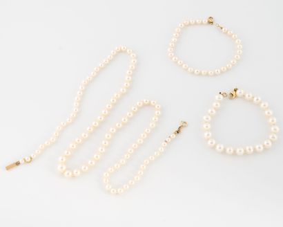 Lot consisting of a white cultured pearl...