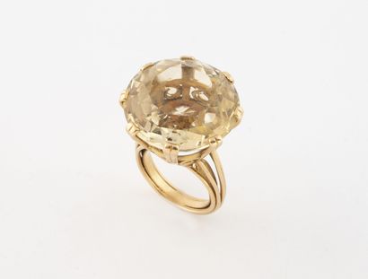 Important yellow gold (750) ring centering...