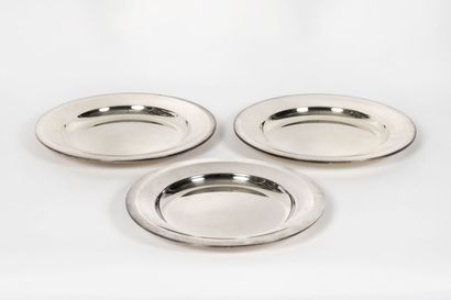 CHRISTOFLE 
Trois plats circulaires de service...