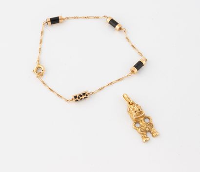 Lot of two pieces of jewelry in yellow gold...