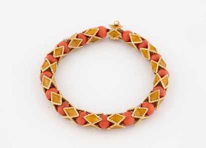 Bracelet articulé en or jaune (750) alternant...