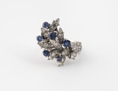 White gold (750) and platinum (850) ring...
