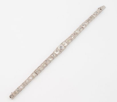 Necklace with three strands of falling white...
