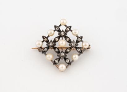 Small square-shaped gold (750) and silver...