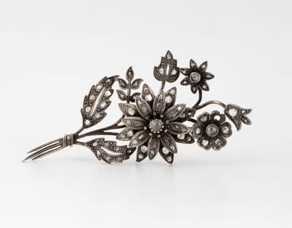 Gold (750) and silver (min. 800) corsage...