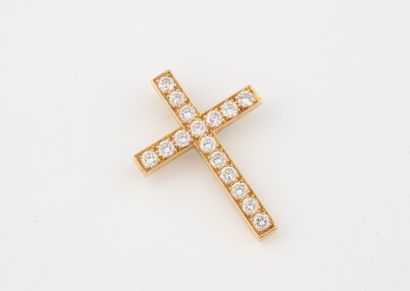 O.J. PERRIN
Croix pendentif en or jaune (750)...