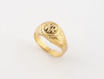 Chevalière in yellow gold (750), engraved...