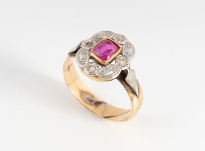 Gold (750) and platinum (850) daisy ring...