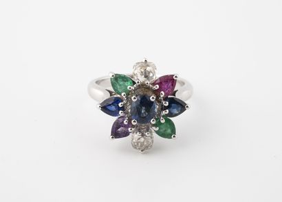 Bague en forme de fleur en or gris (750)...