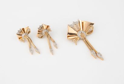 Half-set comprising a brooch in yellow gold...
