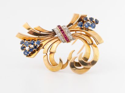 Yellow gold (750) and platinum (850) lapel...