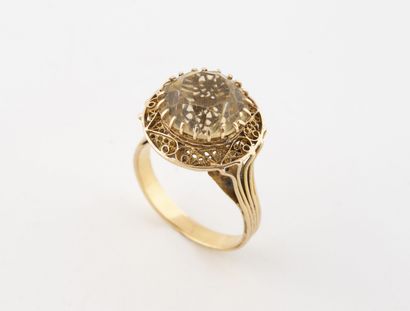 Yellow gold (750) filigree ring centered...