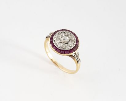 Bague ronde en or jaune (750) et platine...