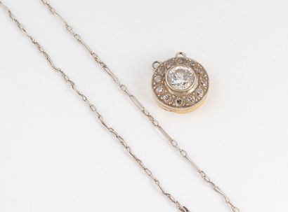 Round pendant in yellow gold (585) and platinum...