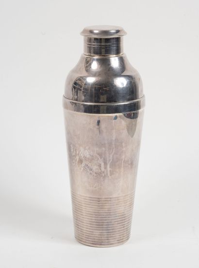 CHRISTOFLE 
Important shaker en métal argenté.
Base...