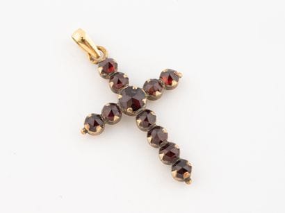 Cross-shaped pendant in yellow gold (750)...