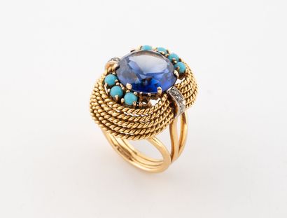 Yellow gold (750) and platinum (850) ring...
