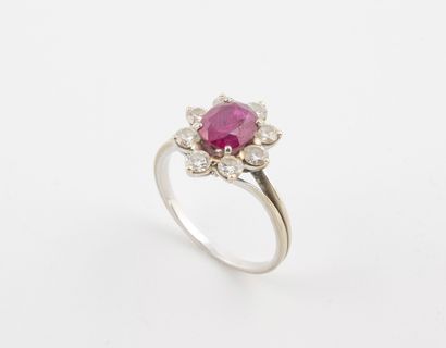 Bague marguerite en or gris (750) centrée...