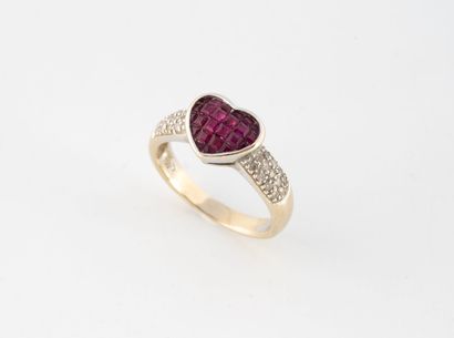 Bague en ors (750) jaune et gris centrée...