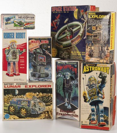 Lot de 8 boîtes comprenant :
-Helicopter.
-Ranger...
