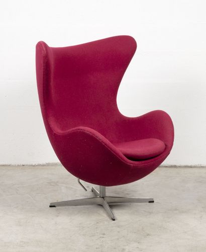 Arne JACOBSEN (1902-1971)
Fauteuil modèle...