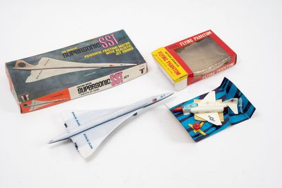 TARHEEL HONG KONG
Supersonic SST Jet.
L....