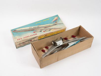CHINE
Jet Airliner.
L. : 50 cm.
Petites rayures.
Avec...