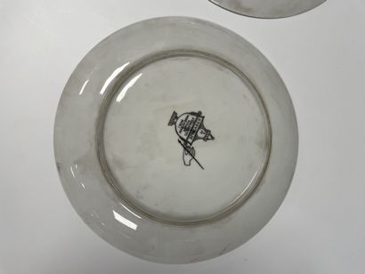 PIERO FORNASETTI (1912-1998)
Paire d'assiettes.
En...