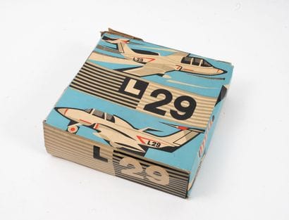KDN
L29 Delfin.
L. : 33 cm.
Petites rayures...