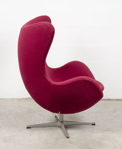 Arne JACOBSEN (1902-1971)
Fauteuil modèle...