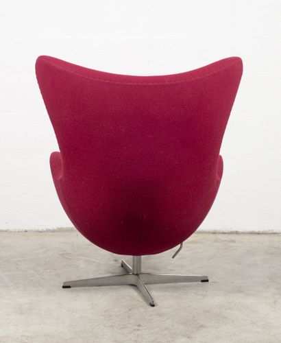 Arne JACOBSEN (1902-1971)
Fauteuil modèle...