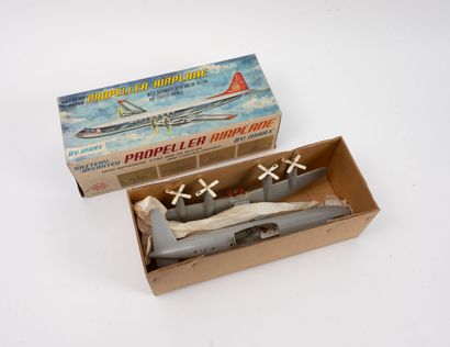 MARX TOYS 
Propeller Airplane.
L. : 37 cm.
Petites...