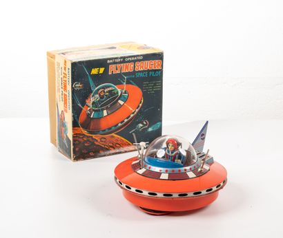JAPON
Flying Saucer.
12 x 19 cm.
Infimes...