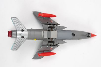 Y JAPON
F-105 I Plane Thunderchief Jet Fighter.
L....