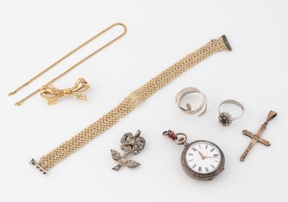 Lot en or jaune (750 et 375) comprenant :
-...