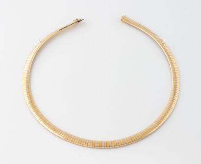 Collier articulé à maille ruban en or (750)...