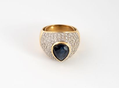Bague jonc en or jaune (750) centrée d'un...