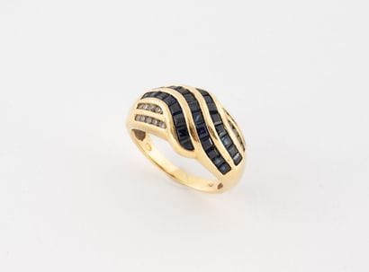 Bague en or jaune (750) ornée de lignes en...