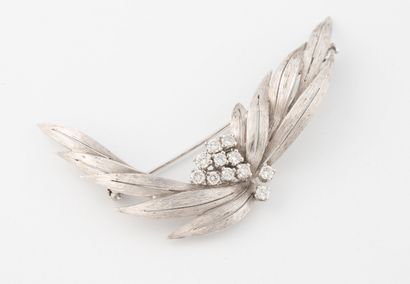 GUBELIN
Brushed white gold (750) brooch with...