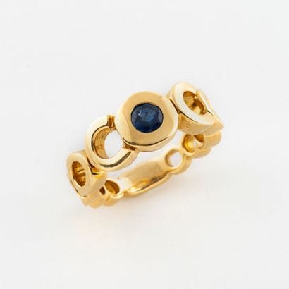 CHANEL, Coco
Pretty band ring in yellow gold...