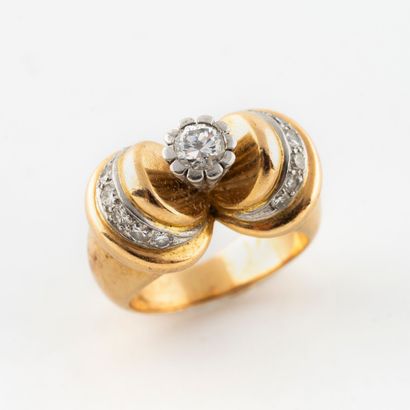 Yellow gold (750) and platinum (950) ring...