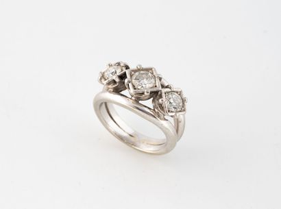 White gold (750) and platinum (800) ring...