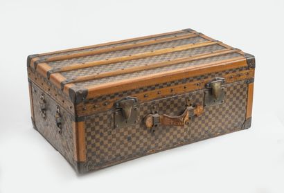 MOYNAT
Malle de voyage en bois gainé de toile...